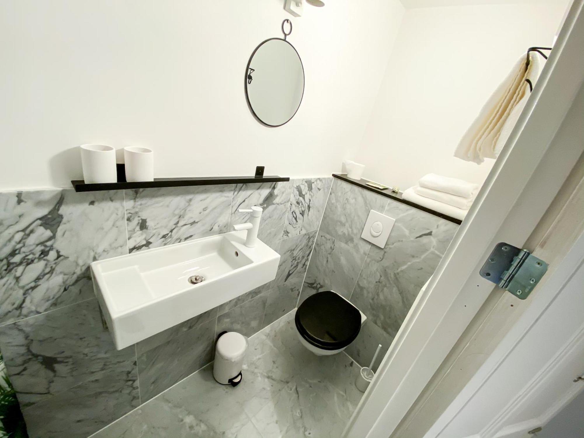 Large En-Suite Room In Historic Canalhouse From 1729 Ámsterdam Exterior foto