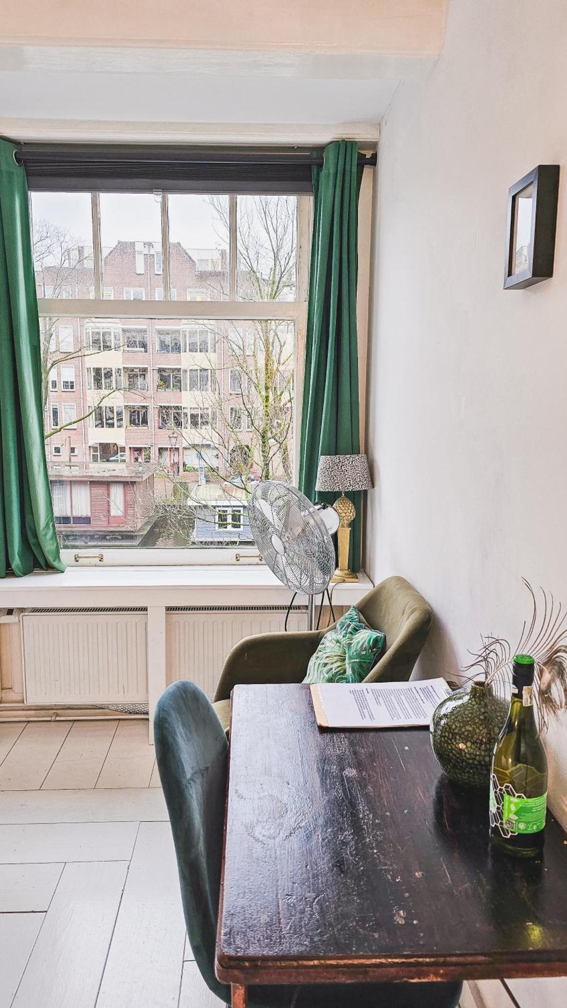 Large En-Suite Room In Historic Canalhouse From 1729 Ámsterdam Exterior foto