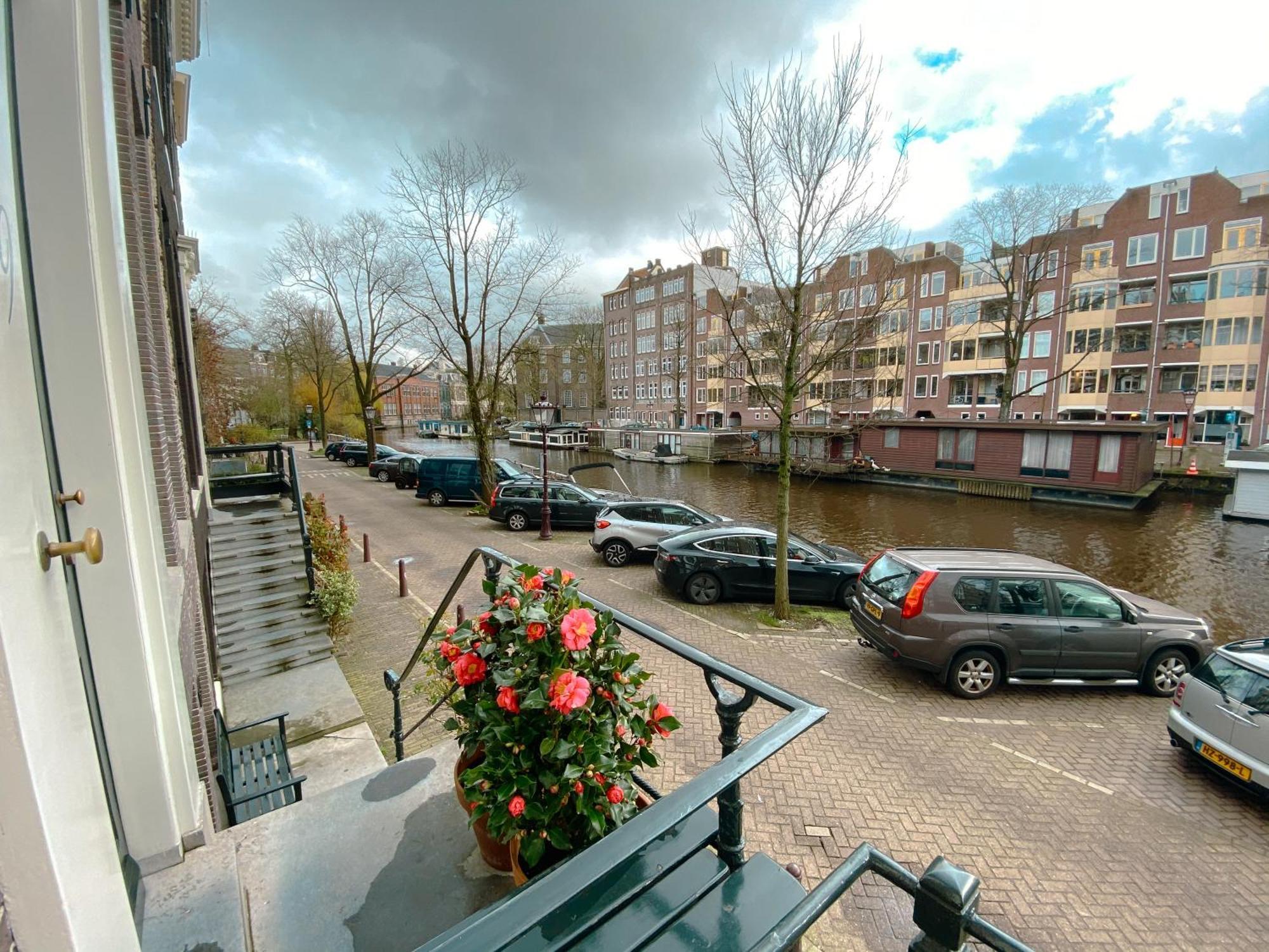 Large En-Suite Room In Historic Canalhouse From 1729 Ámsterdam Exterior foto