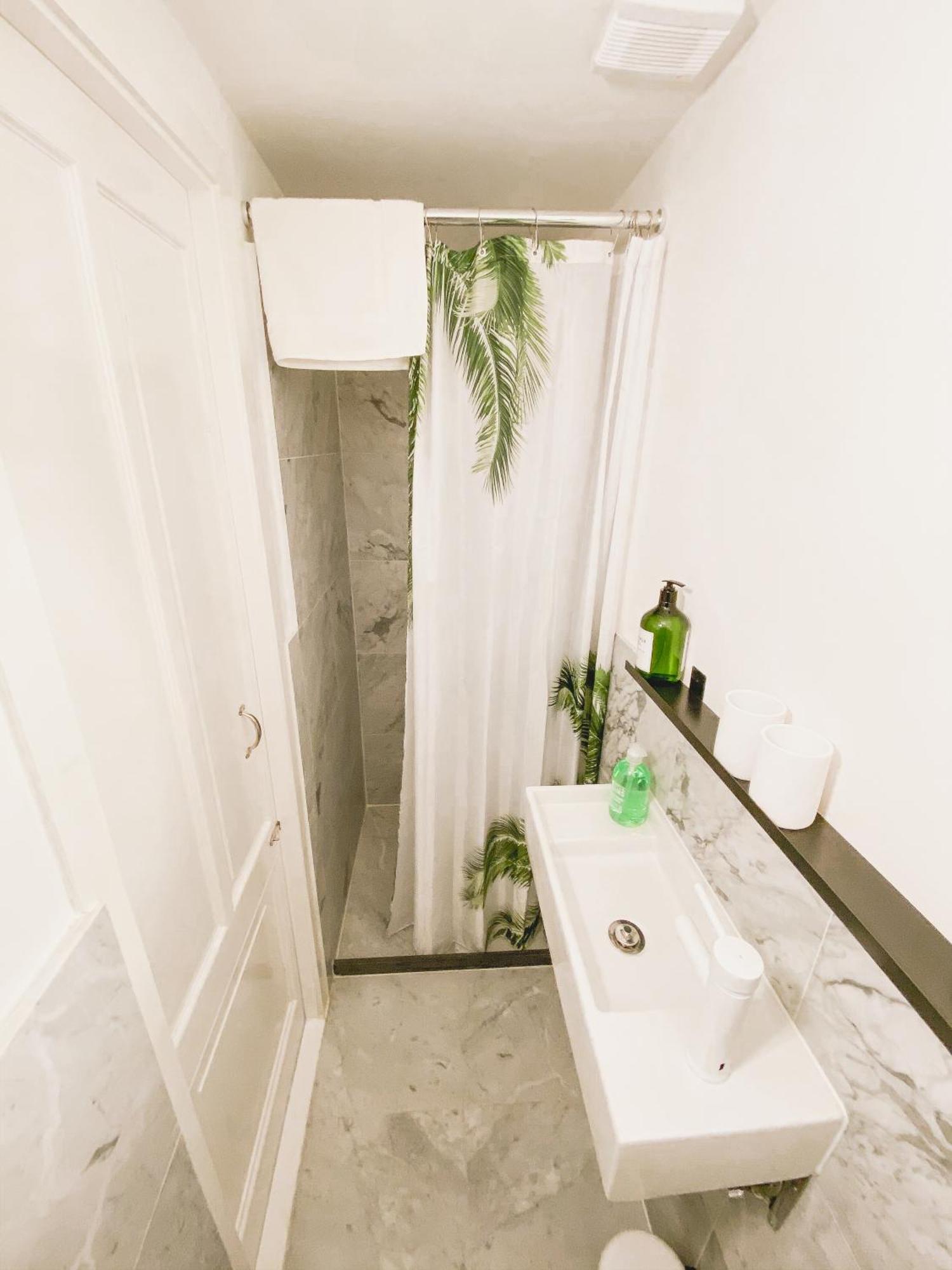 Large En-Suite Room In Historic Canalhouse From 1729 Ámsterdam Exterior foto