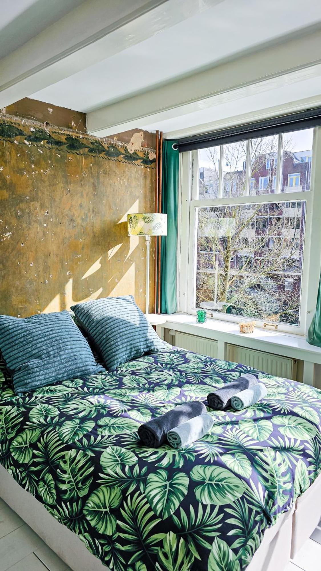 Large En-Suite Room In Historic Canalhouse From 1729 Ámsterdam Exterior foto