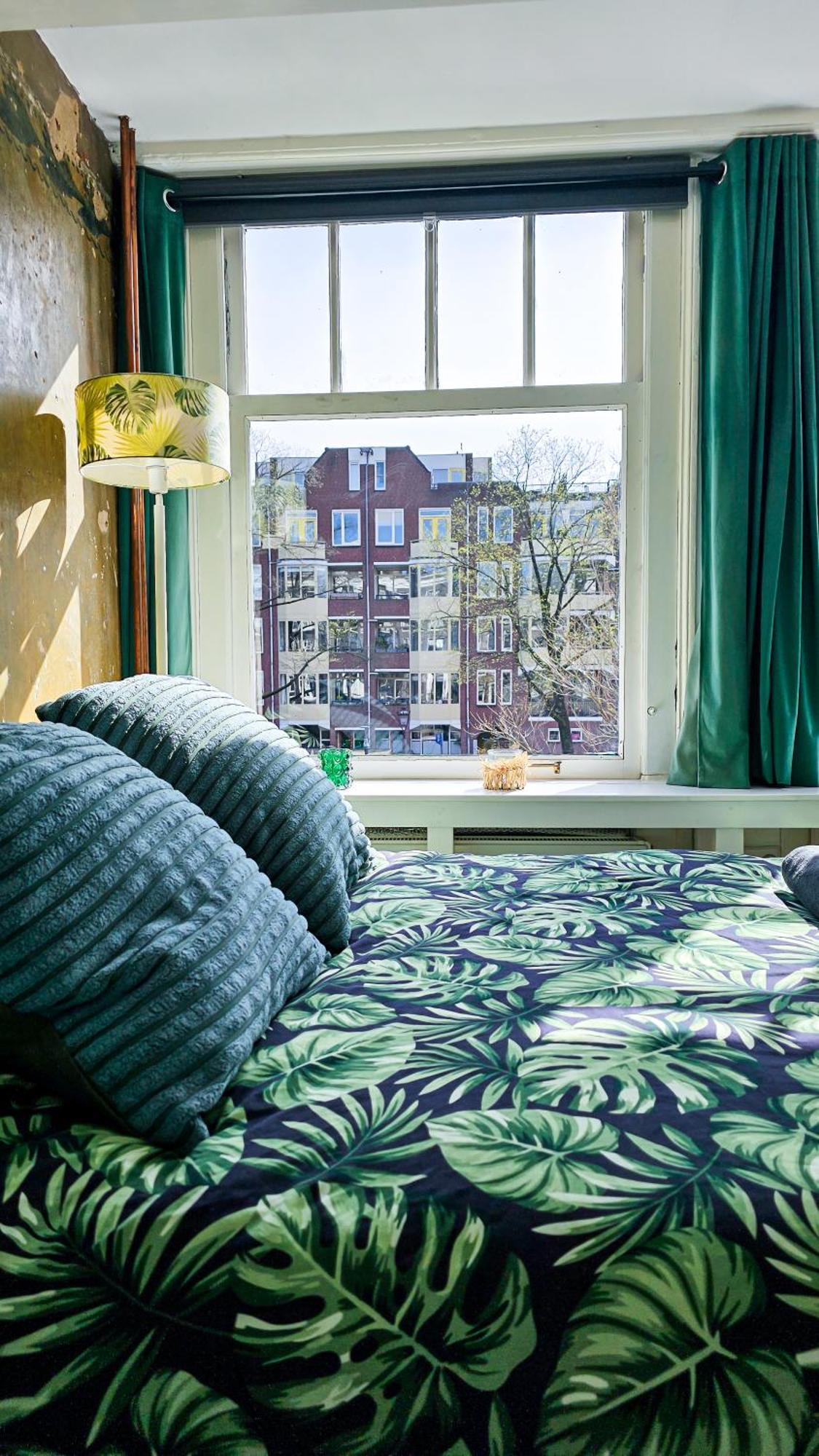 Large En-Suite Room In Historic Canalhouse From 1729 Ámsterdam Exterior foto