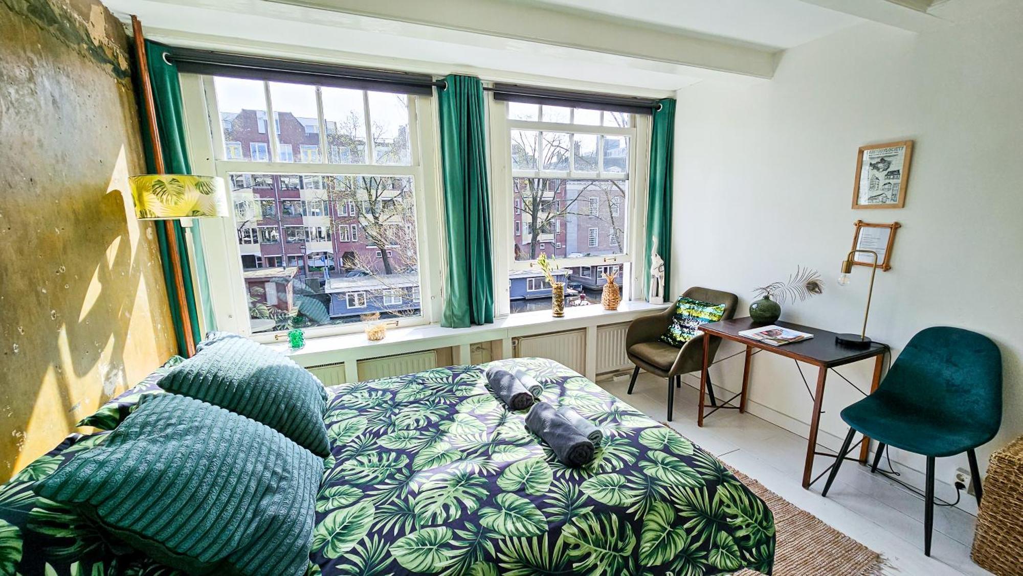 Large En-Suite Room In Historic Canalhouse From 1729 Ámsterdam Exterior foto