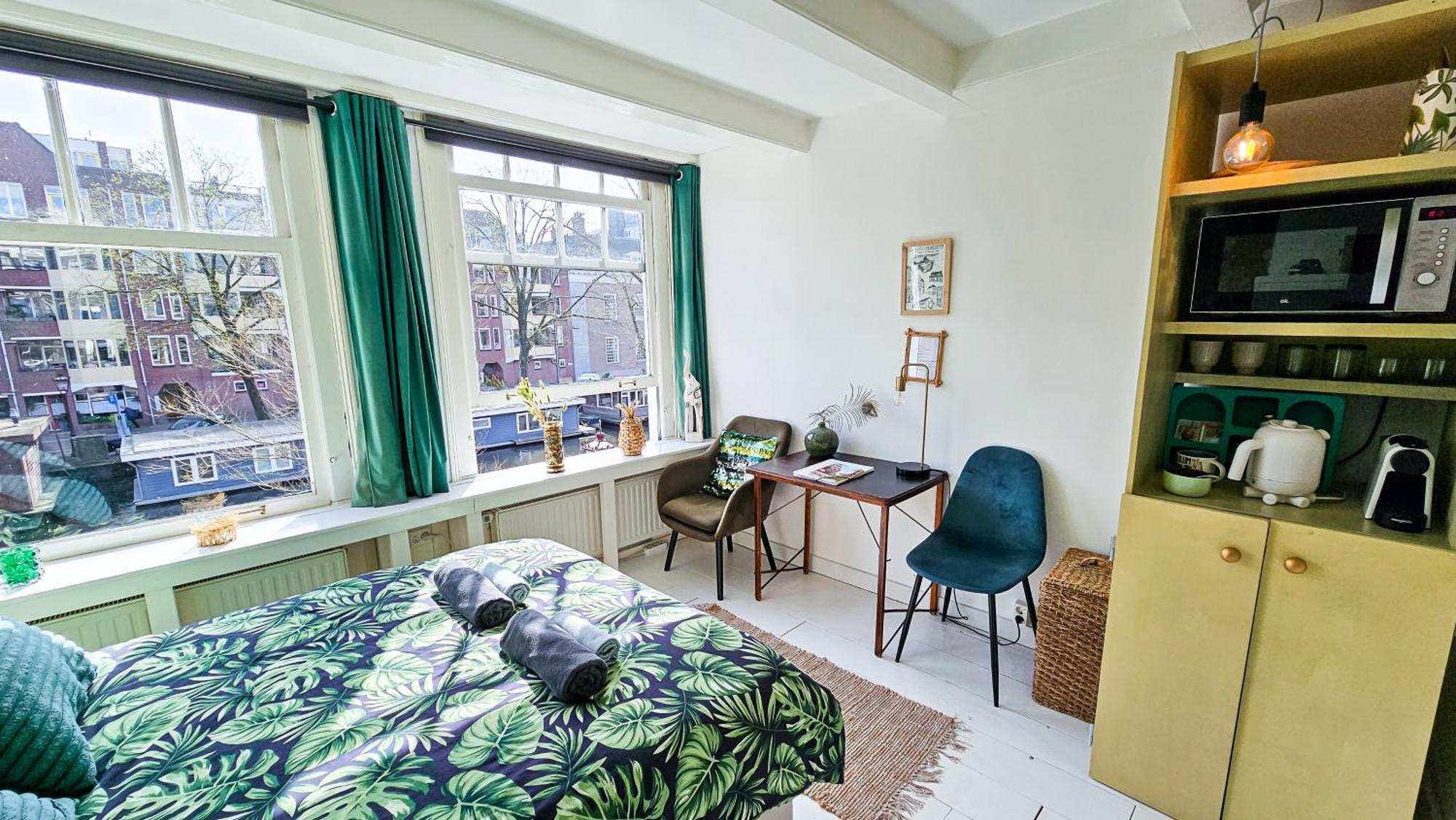 Large En-Suite Room In Historic Canalhouse From 1729 Ámsterdam Exterior foto