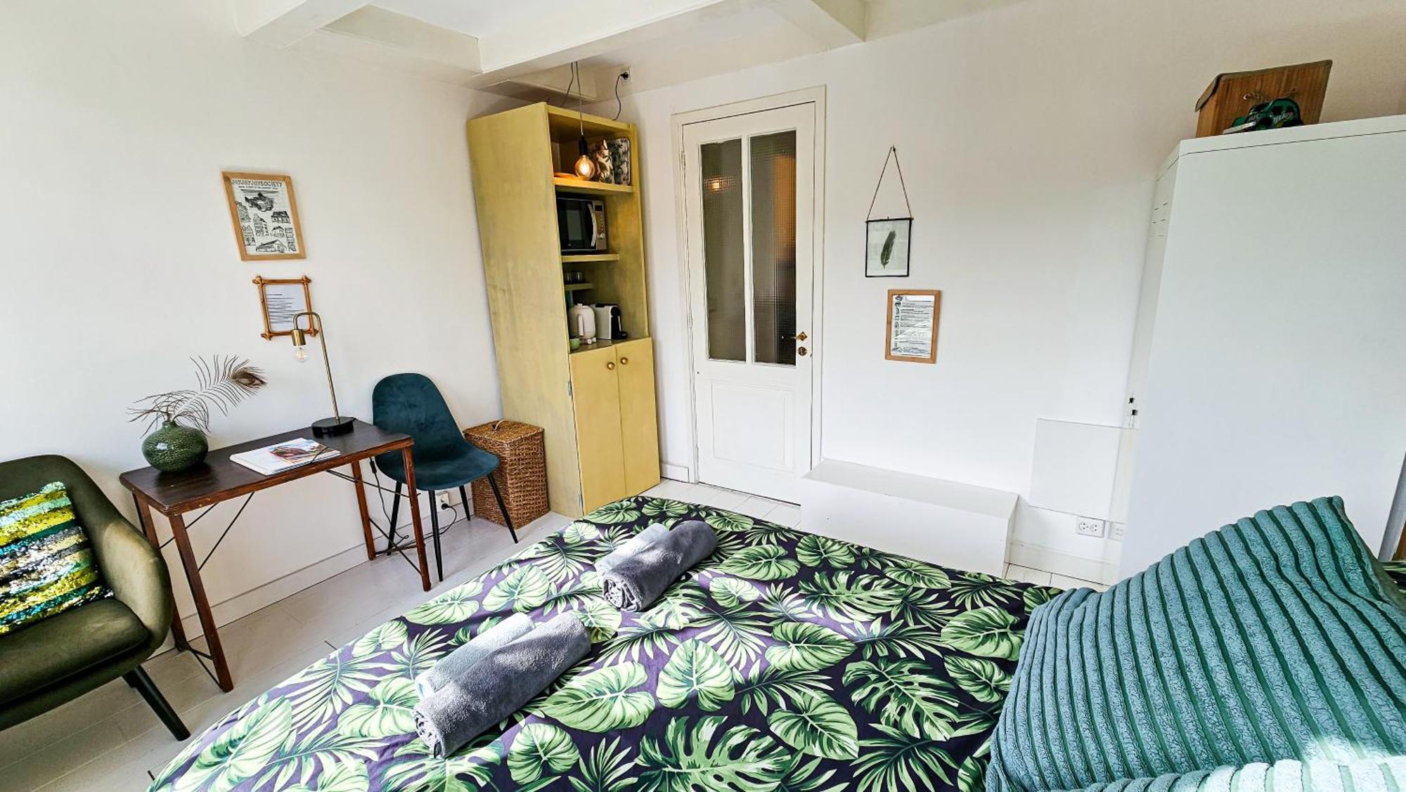 Large En-Suite Room In Historic Canalhouse From 1729 Ámsterdam Exterior foto